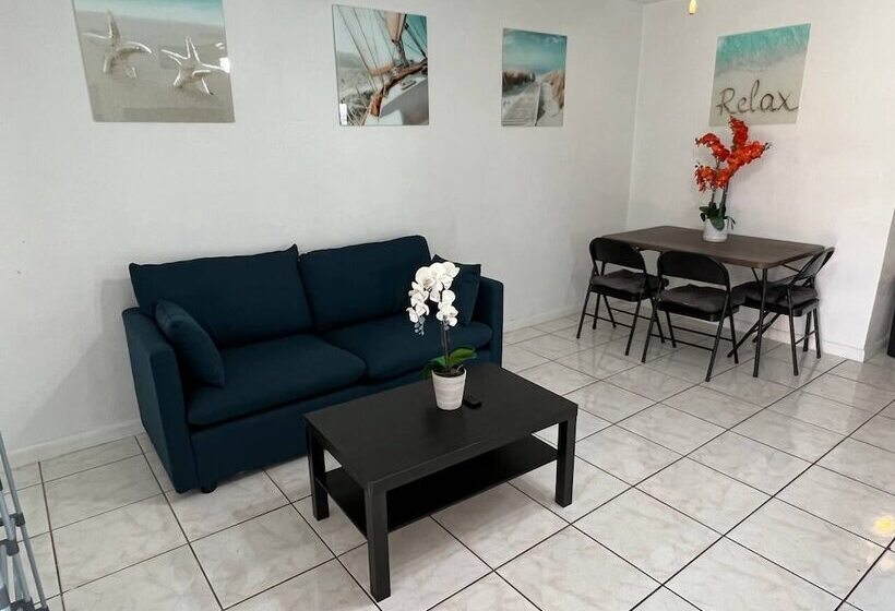 فندق صغير Hallandale Beach Motel With Free Parking And Full Kitchen ! No Extra Fees! Accepting Cash!