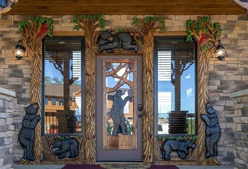 Bear Hugs   5 Bedrooms, 5.5 Baths, Sleeps 20 5 Cabin By Redawning