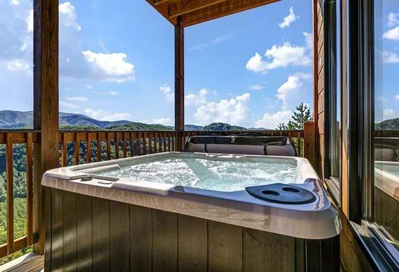 Bear Hugs   5 Bedrooms, 5.5 Baths, Sleeps 20 5 Cabin By Redawning