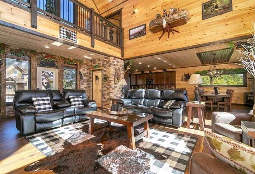 Bear Hugs   5 Bedrooms, 5.5 Baths, Sleeps 20 5 Cabin By Redawning