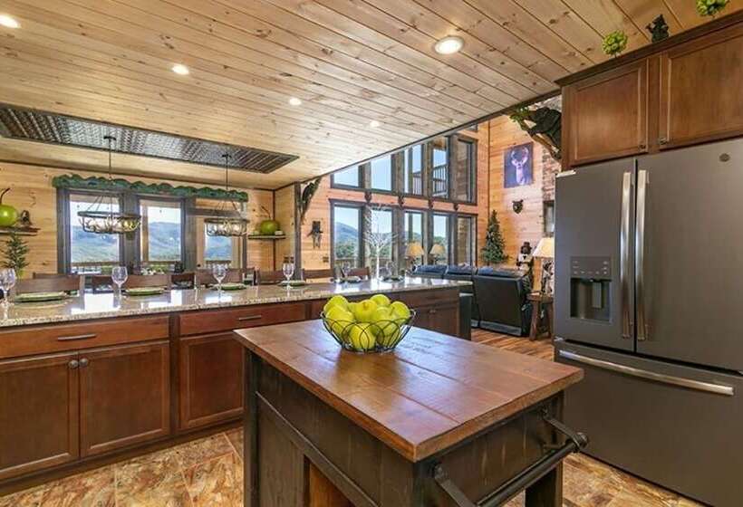 Bear Hugs   5 Bedrooms, 5.5 Baths, Sleeps 20 5 Cabin By Redawning