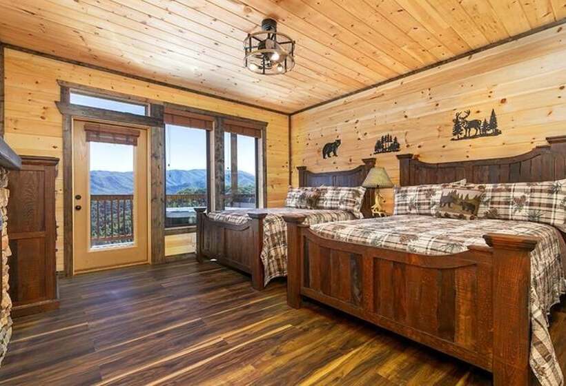 Bear Hugs   5 Bedrooms, 5.5 Baths, Sleeps 20 5 Cabin By Redawning