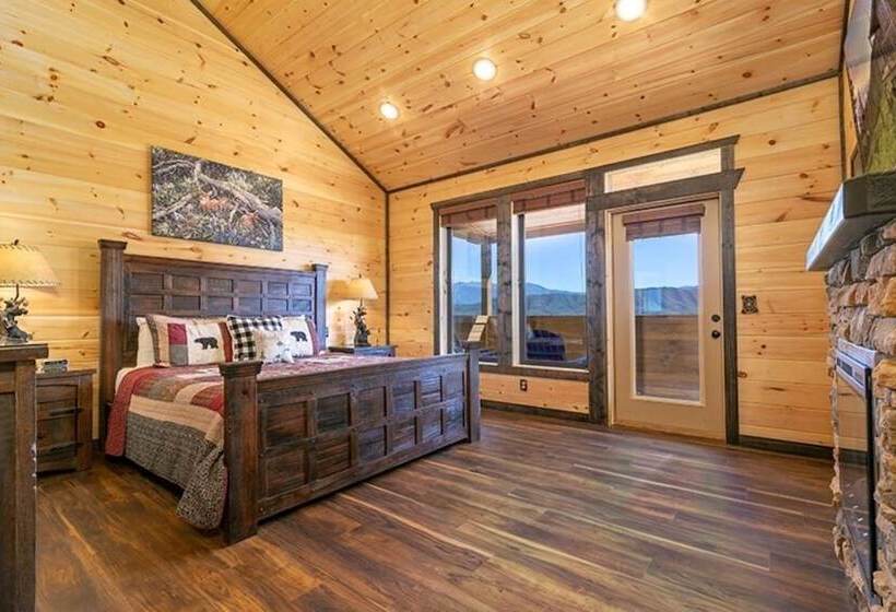 Bear Hugs   5 Bedrooms, 5.5 Baths, Sleeps 20 5 Cabin By Redawning