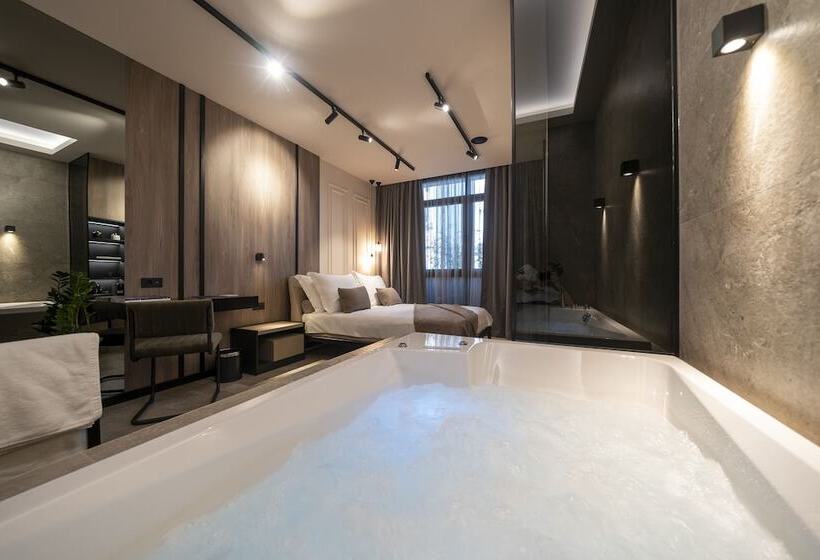 민박 Velvet Rooms & More