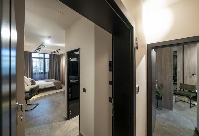 민박 Velvet Rooms & More