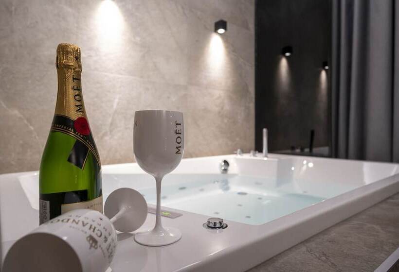 민박 Velvet Rooms & More