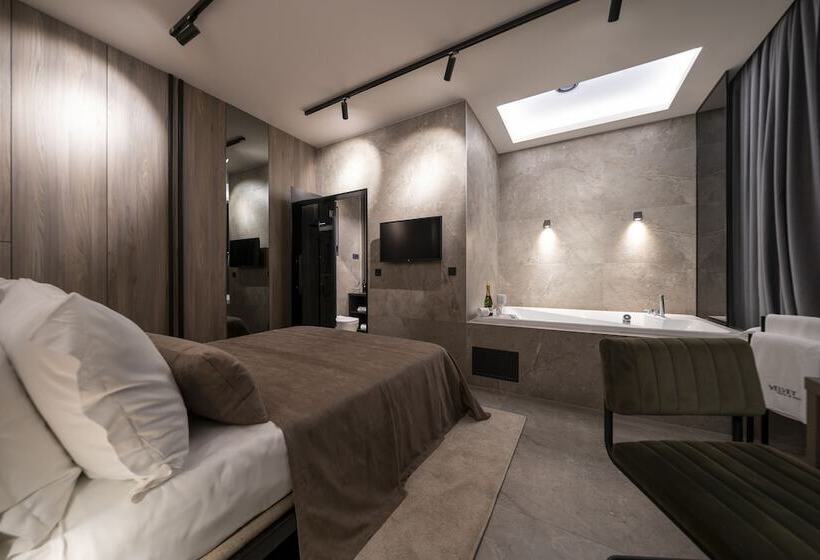 민박 Velvet Rooms & More