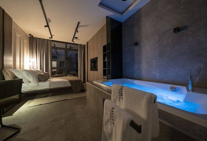 민박 Velvet Rooms & More