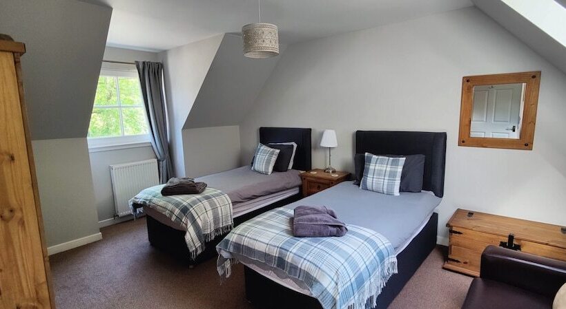 Ben Reoch Cottage  Loch Lomond & Arrochar Alps