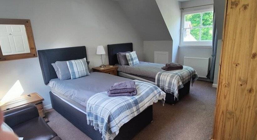 Ben Reoch Cottage  Loch Lomond & Arrochar Alps