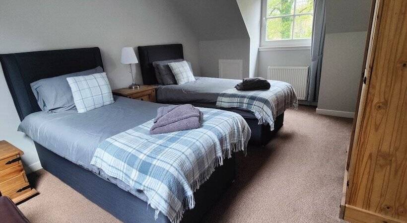 Ben Reoch Cottage  Loch Lomond & Arrochar Alps