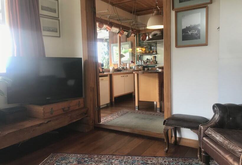 Bluff Hill Lighthouse B&b