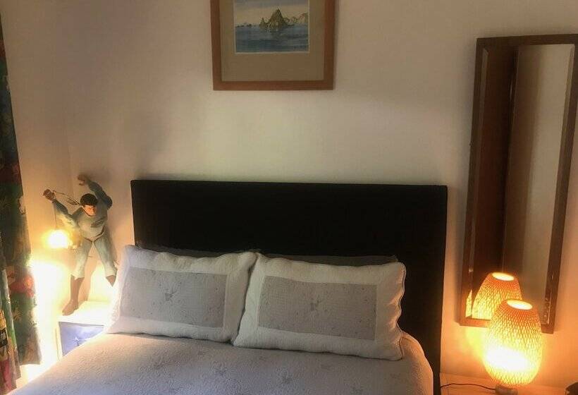 Bluff Hill Lighthouse B&b