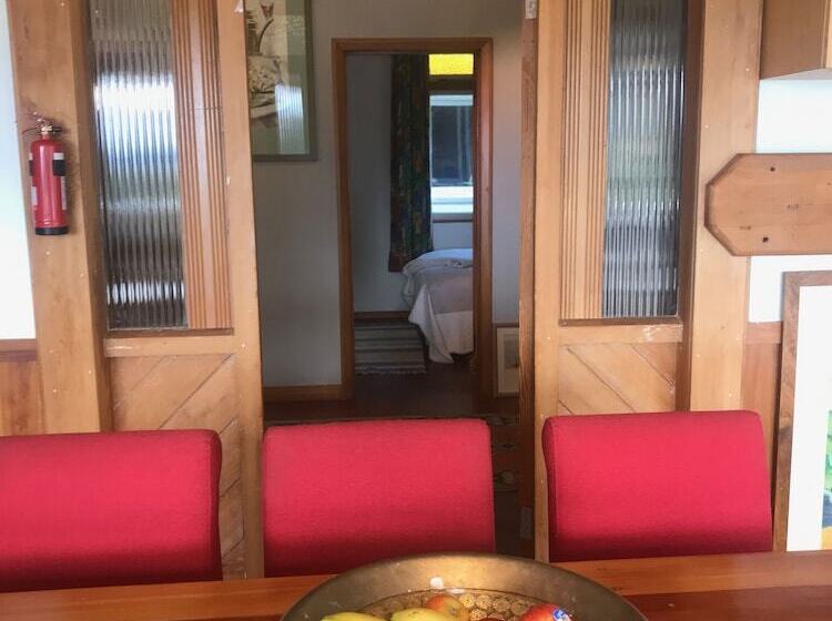 Bluff Hill Lighthouse B&b