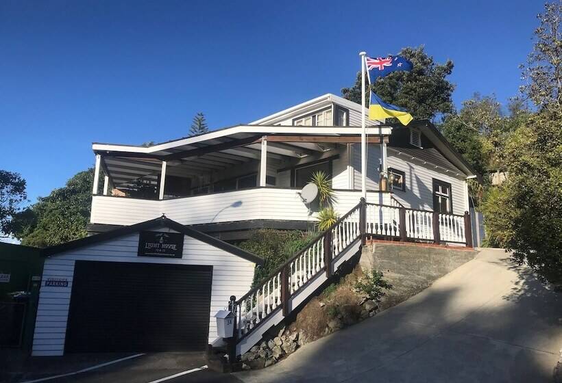 Bluff Hill Lighthouse B&b