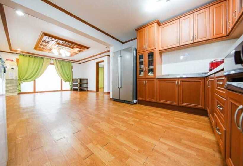 Boryeong Badapunggyeong Pension