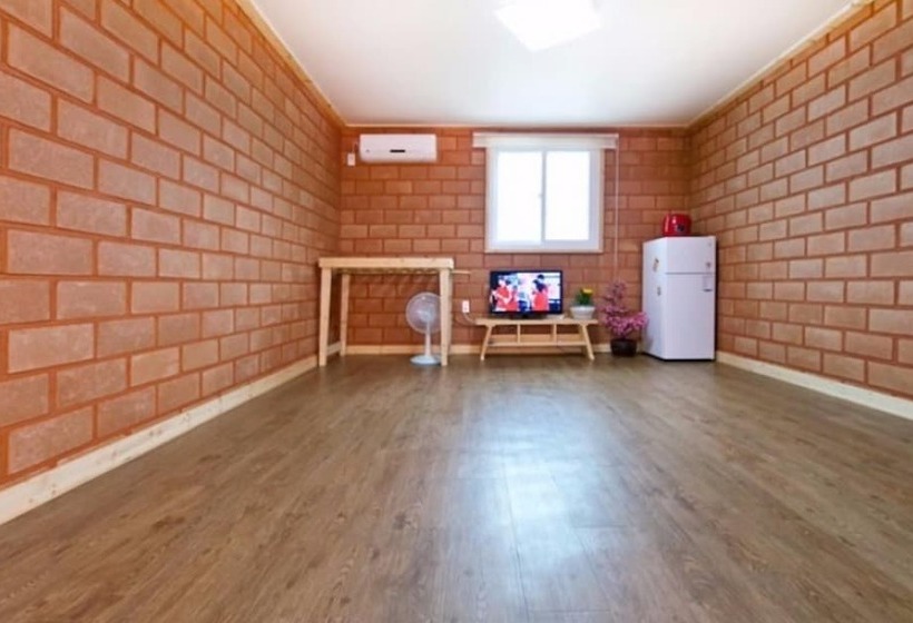 Boryeong Woori Hwangto Pension