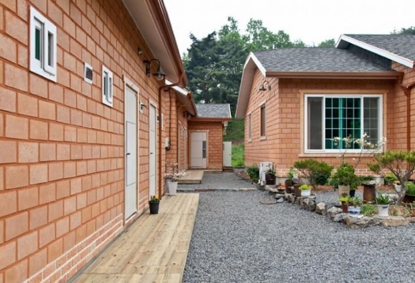 Boryeong Woori Hwangto Pension