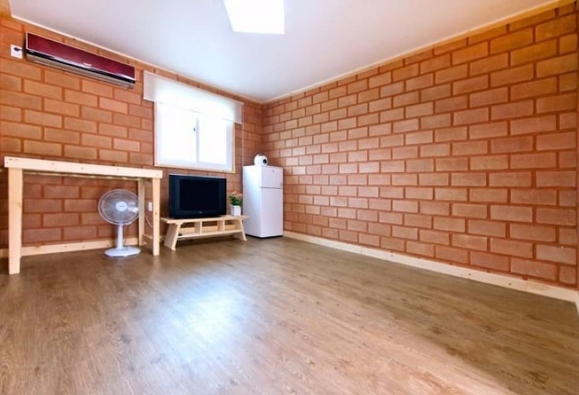 Boryeong Woori Hwangto Pension