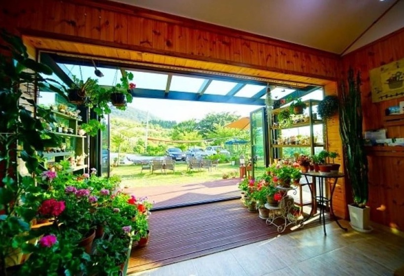 Pension On The Sea Shore In The Bosom Department Byeonsanbando