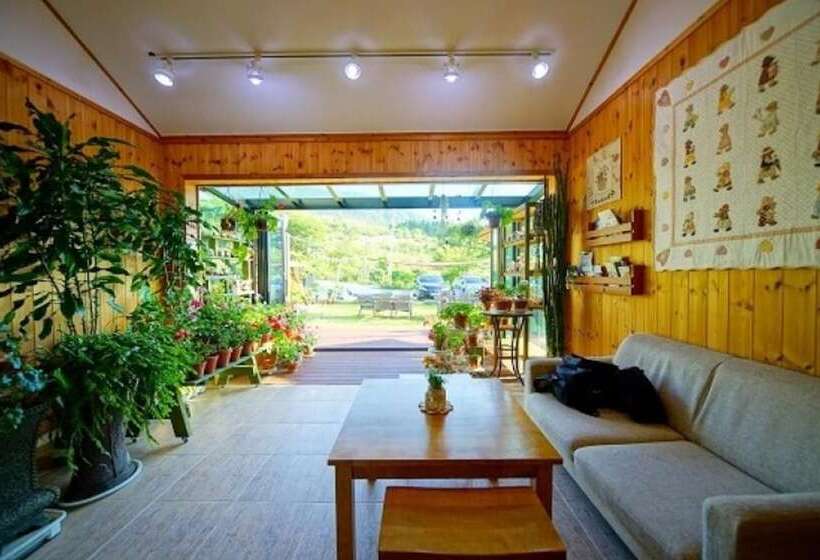 Pension On The Sea Shore In The Bosom Department Byeonsanbando