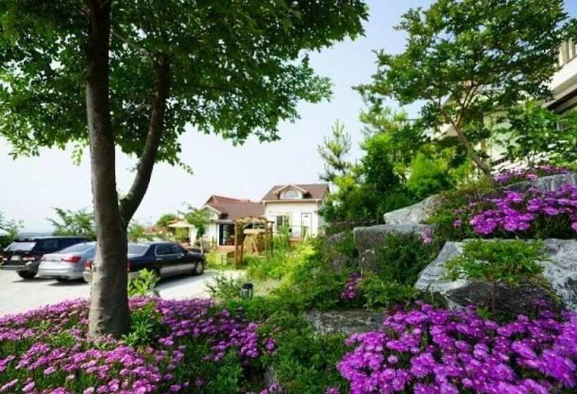 Pension On The Sea Shore In The Bosom Department Byeonsanbando