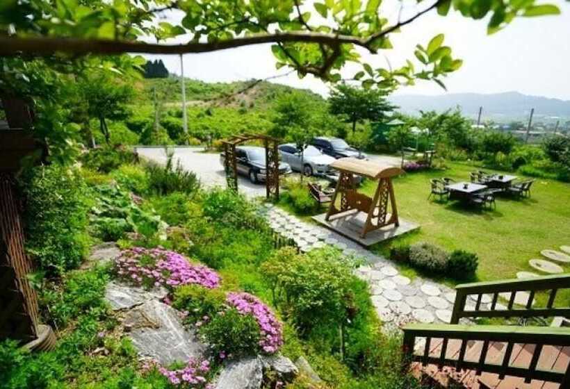 Pension On The Sea Shore In The Bosom Department Byeonsanbando