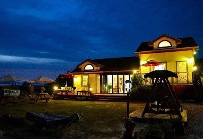Pension On The Sea Shore In The Bosom Department Byeonsanbando