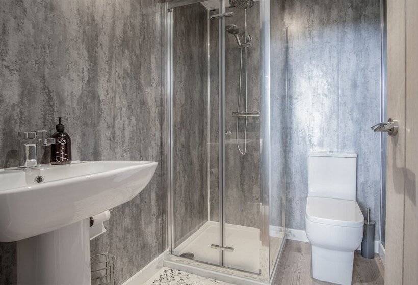 Cabin In The Woods   1 Bed   Kilgetty