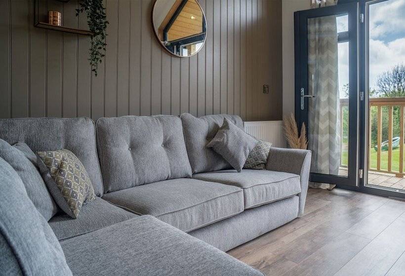 Cabin In The Woods   1 Bed   Kilgetty