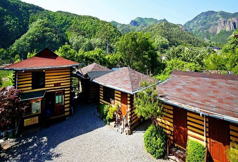 Cheongsong Hwangto Bungalow Pension