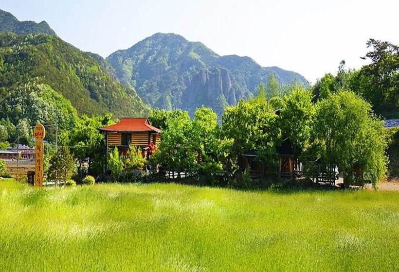 Cheongsong Hwangto Bungalow Pension