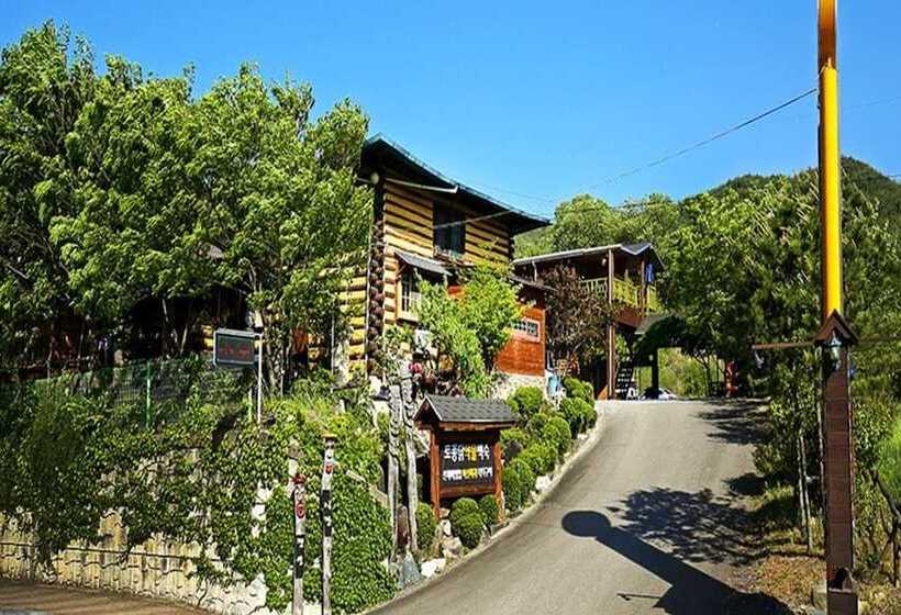 Cheongsong Hwangto Bungalow Pension