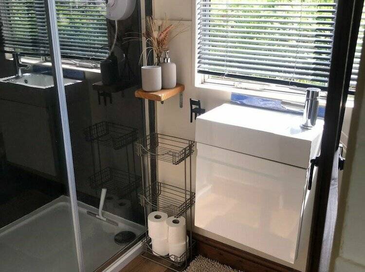 Cozy And Peaceful Cabin 15 Mins From Lyme Regis