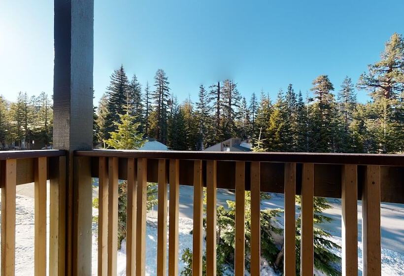 Crestview #2 Close To The Village, Near Year Round Outdoor Activities