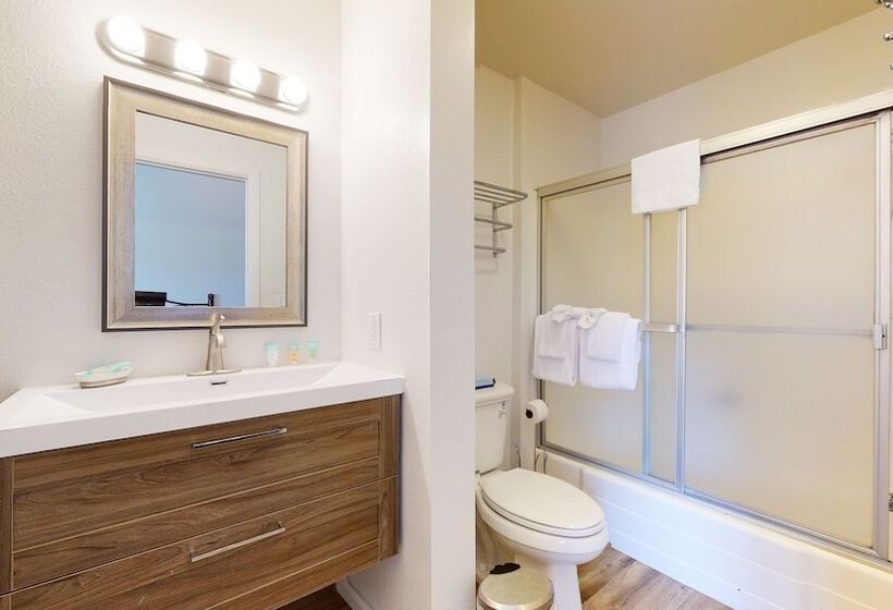 Crestview #2 Close To The Village, Near Year Round Outdoor Activities