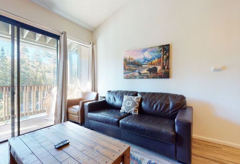 Crestview #2 Close To The Village, Near Year Round Outdoor Activities