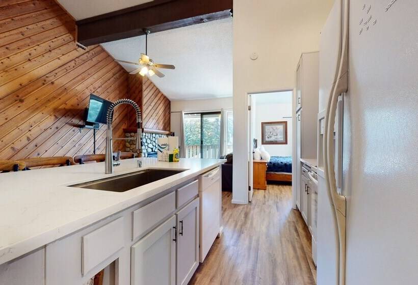 Crestview #2 Close To The Village, Near Year Round Outdoor Activities