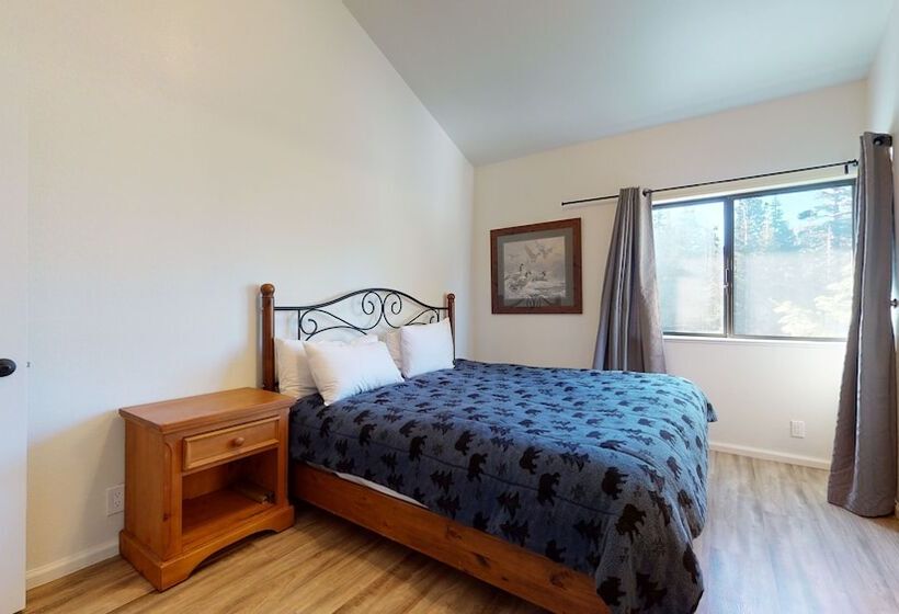 Crestview #2 Close To The Village, Near Year Round Outdoor Activities