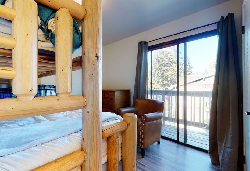 Crestview #2 Close To The Village, Near Year Round Outdoor Activities