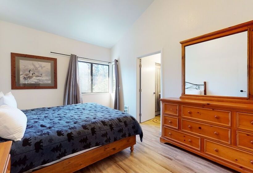 Crestview #2 Close To The Village, Near Year Round Outdoor Activities