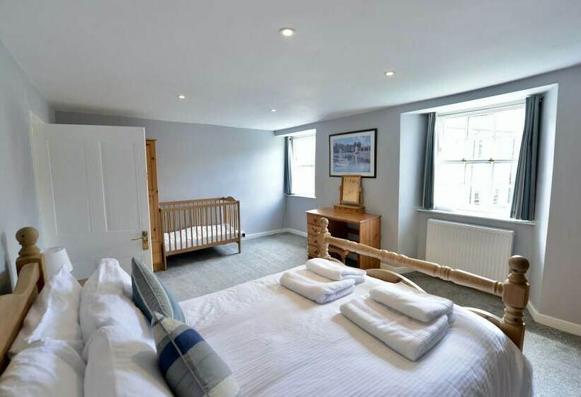 Delightful Period Cottage In The Heart Of Brixham