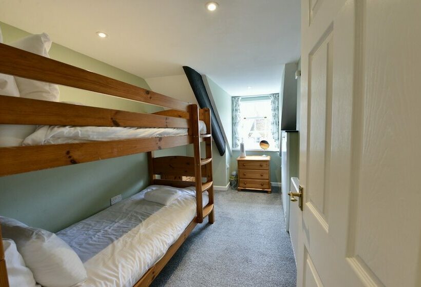 Delightful Period Cottage In The Heart Of Brixham