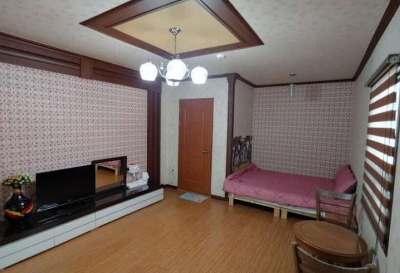 Пансион Youngwol Dongkang Village Caravan