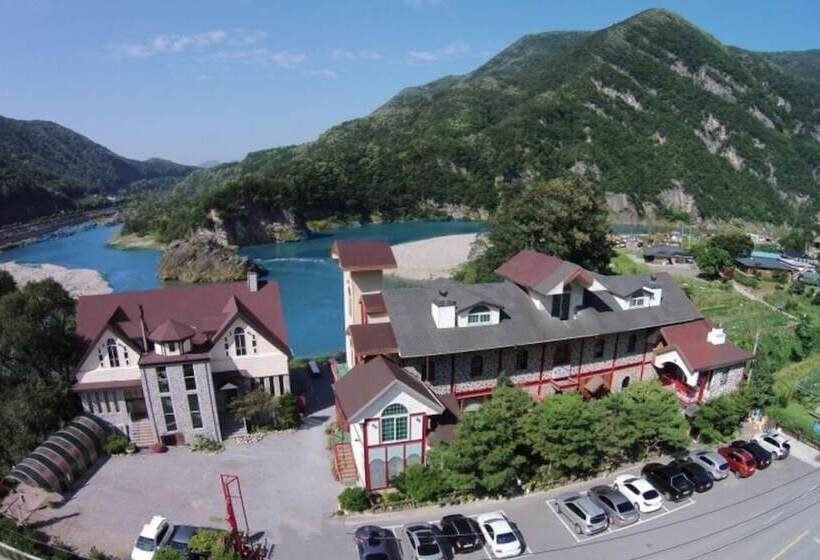 Пансион Youngwol Dongkang Village Caravan