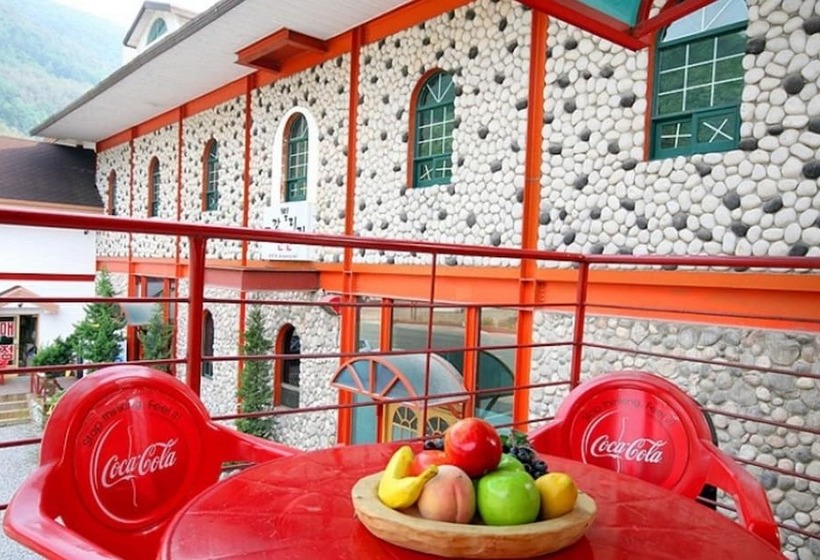 Пансион Youngwol Dongkang Village Caravan