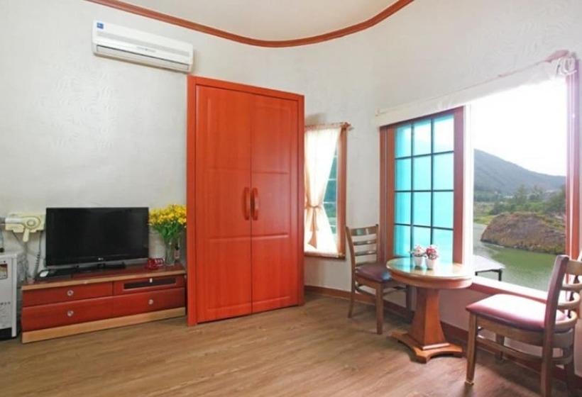 Пансион Youngwol Dongkang Village Caravan