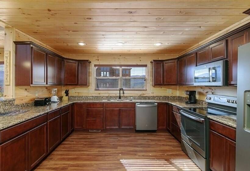 Donwell Manor   4 Bedrooms, 4 Baths, Sleeps 16 4 Cabin By Redawning