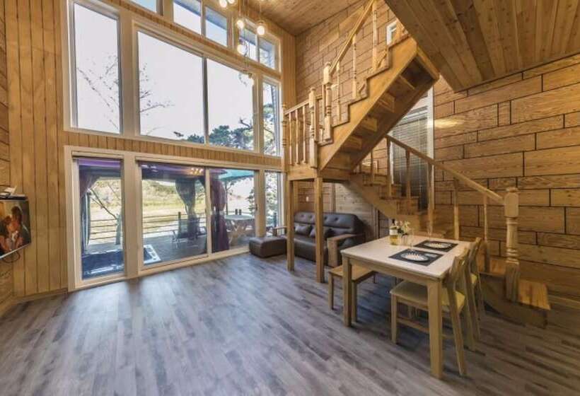 Gangneung Solbit Pension