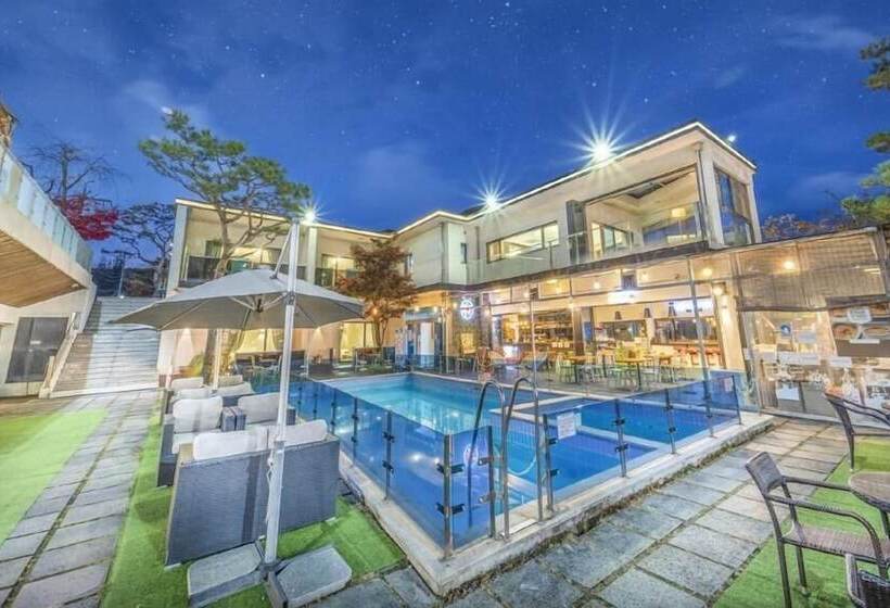 بنسيون Gapyeong Jh Poolvilla & Glamping